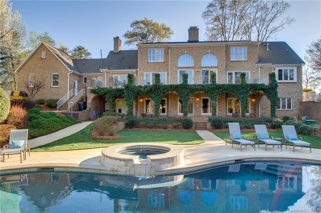 15809 Shoreway Drive