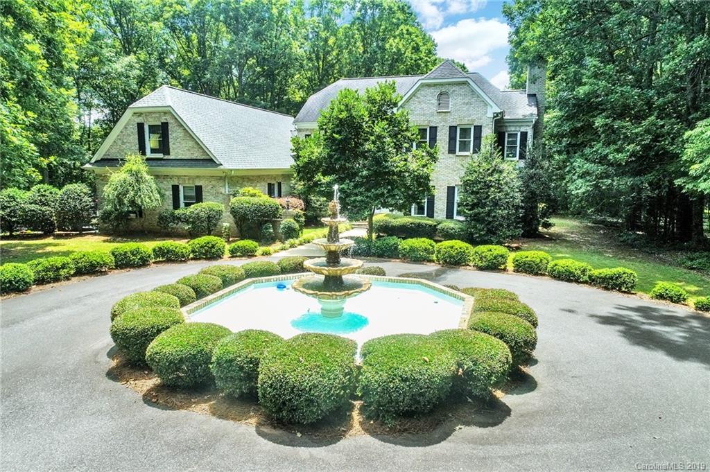 2827 Lakeshore Drive