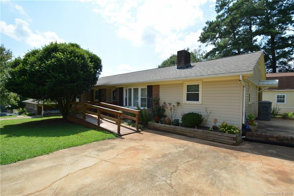 3262 Pine Tree Street