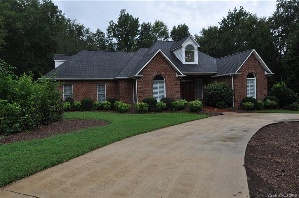 2925 Lakeshore Drive