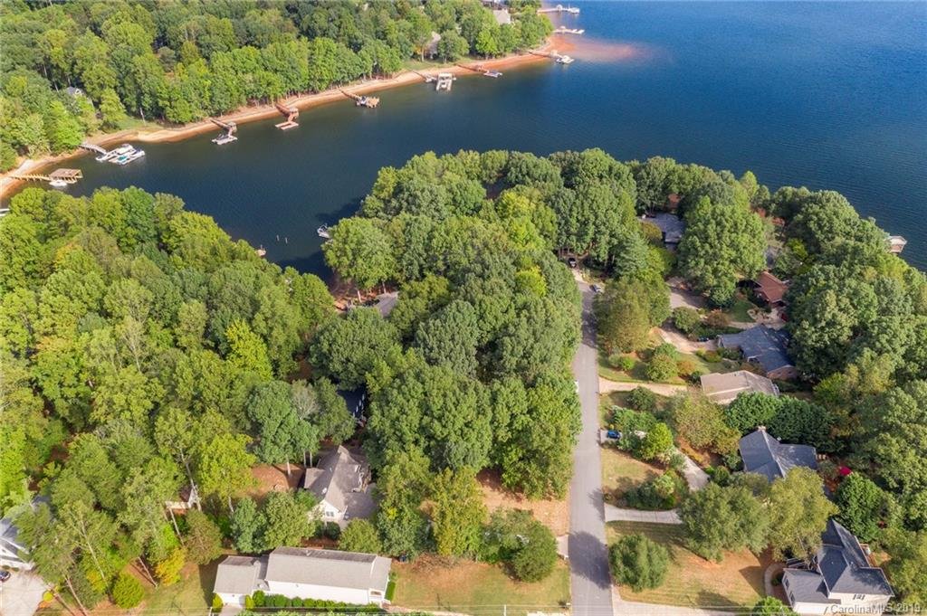 15807 Pineknoll Lane