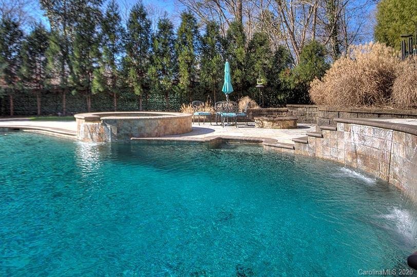 6720 Larrisa Court