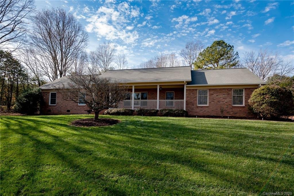 1137 Woodlawn Circle