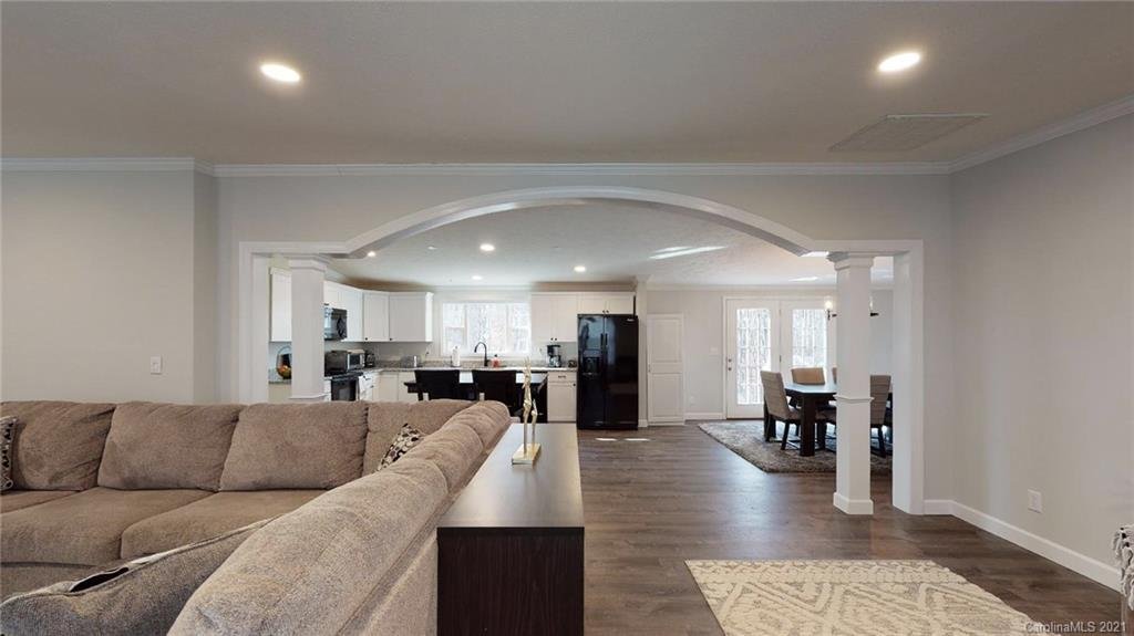 4102 Glenola Drive