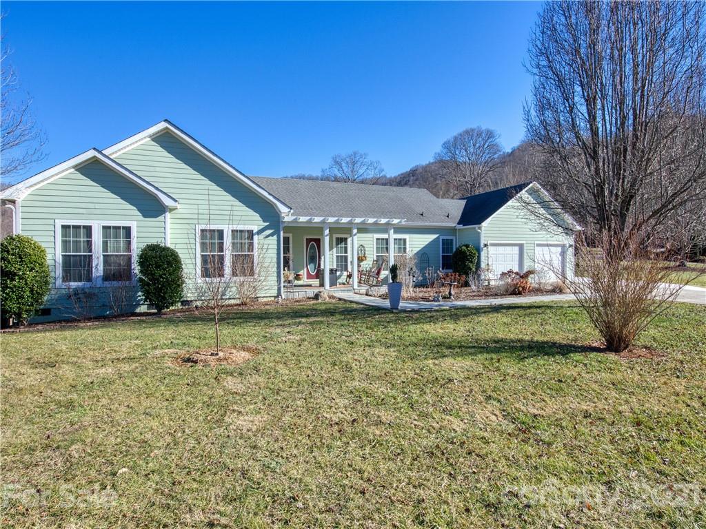 16 Chinaberry Court