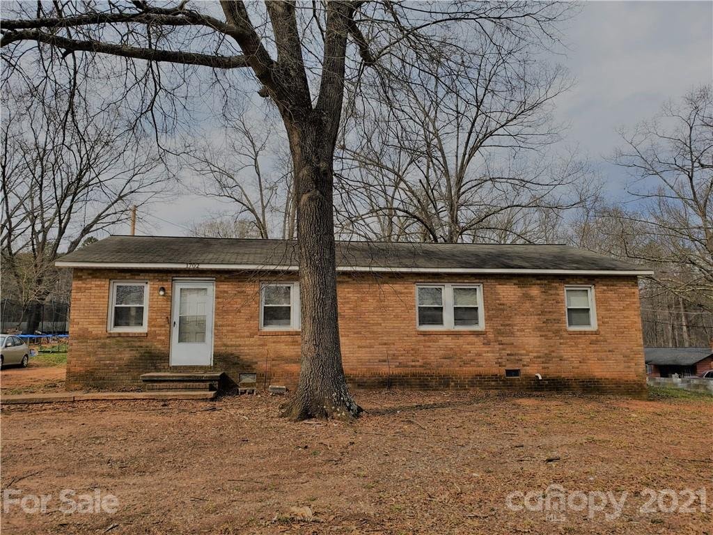 1702 Lakeview Drive
