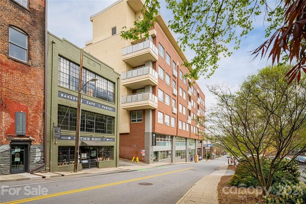 12 Lexington Avenue 305