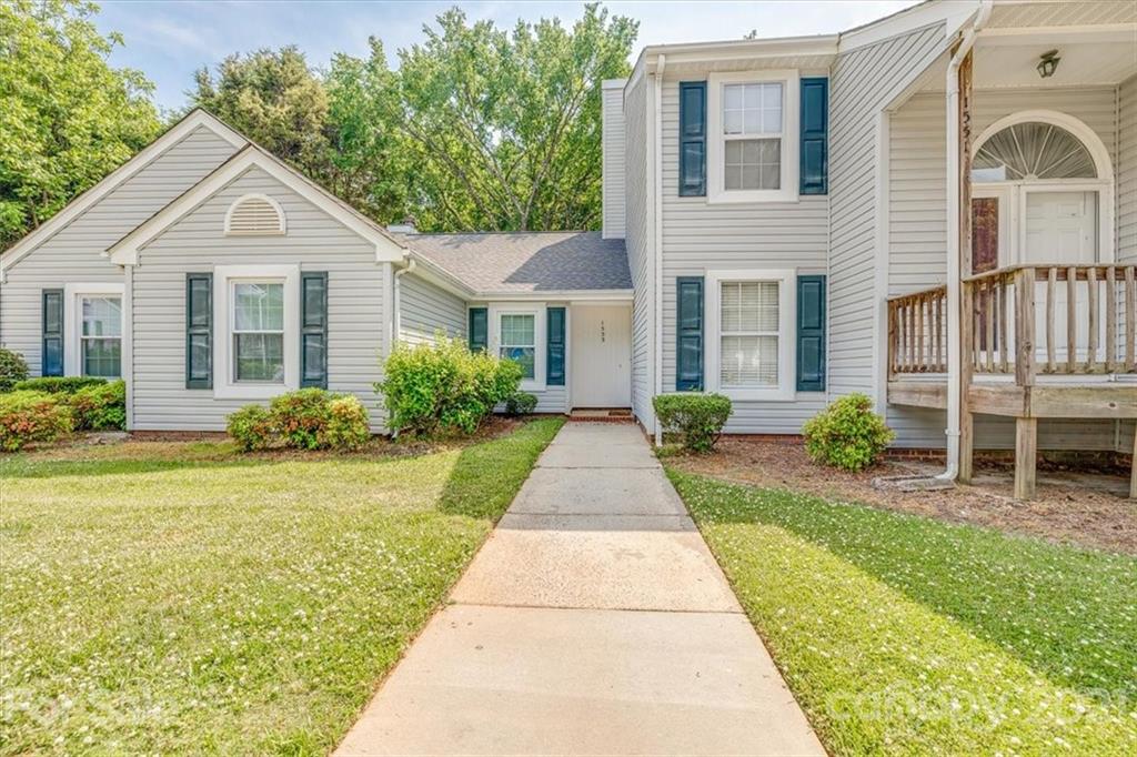 1553 Hunt Club Court