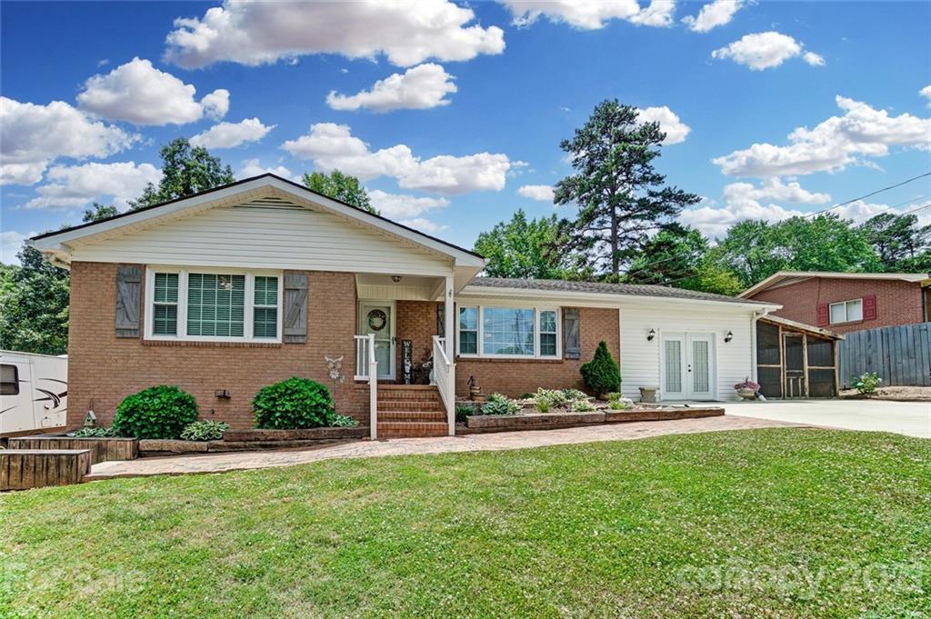 2227 Kenwood Drive