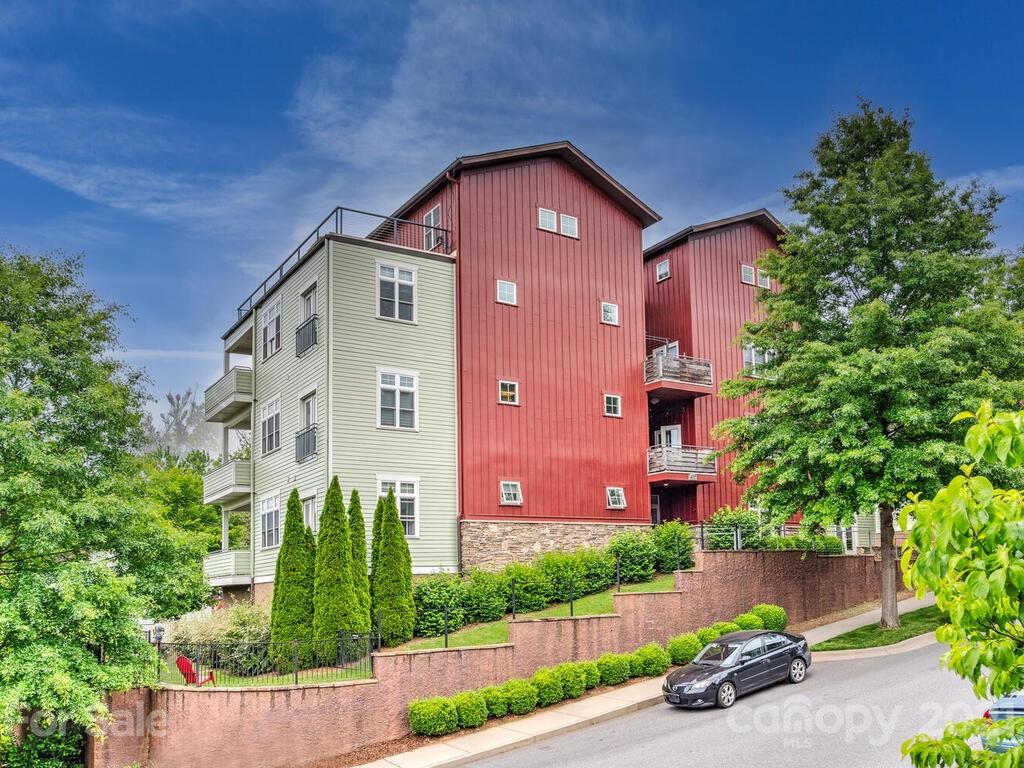 400 Skyloft Drive 201