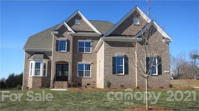 914 Hidden Pond Lane