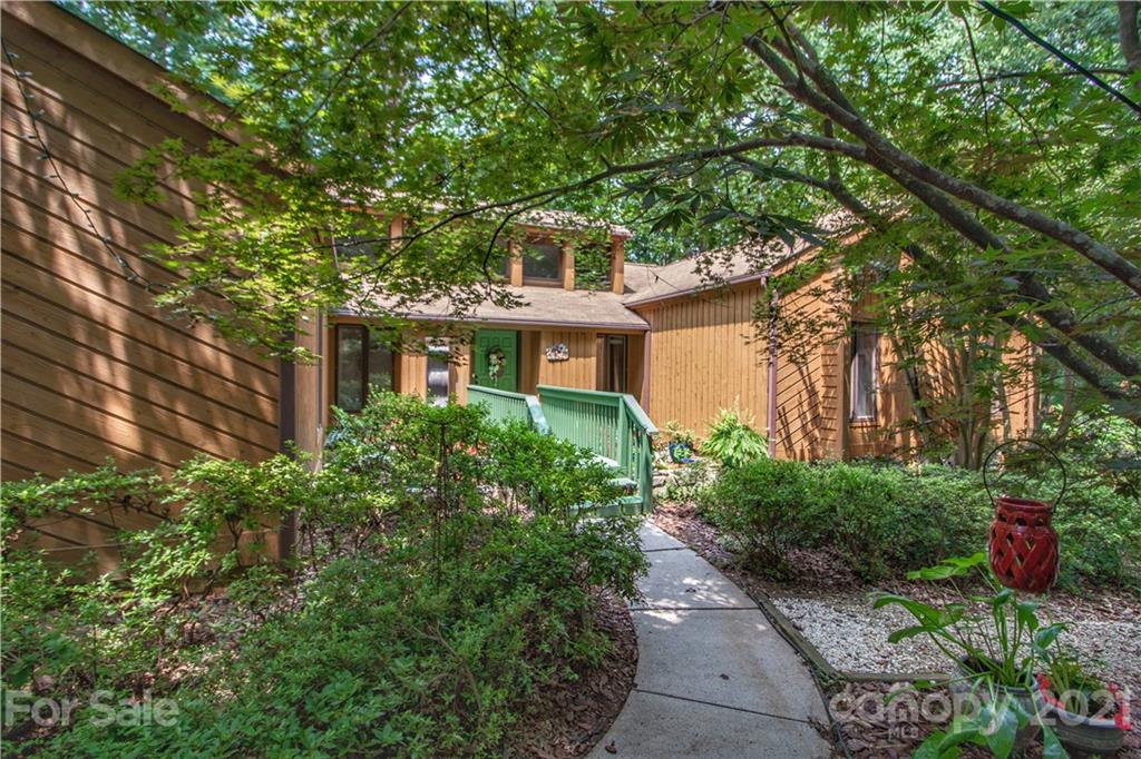 405 Heritage Road