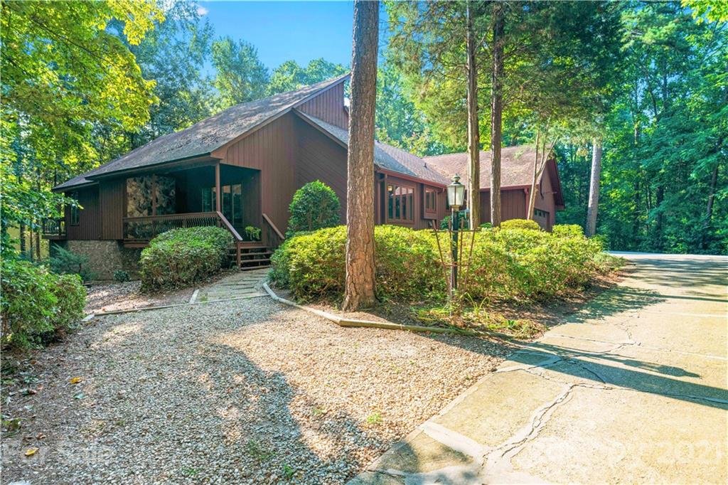 8711 High Ridge Lane