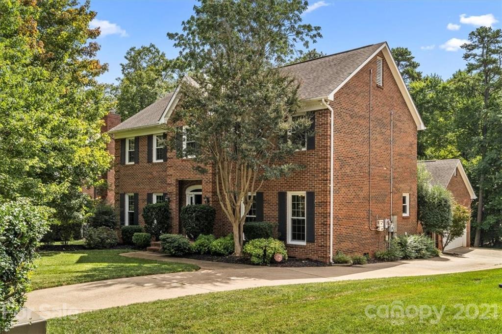 112 N Brackenbury Lane