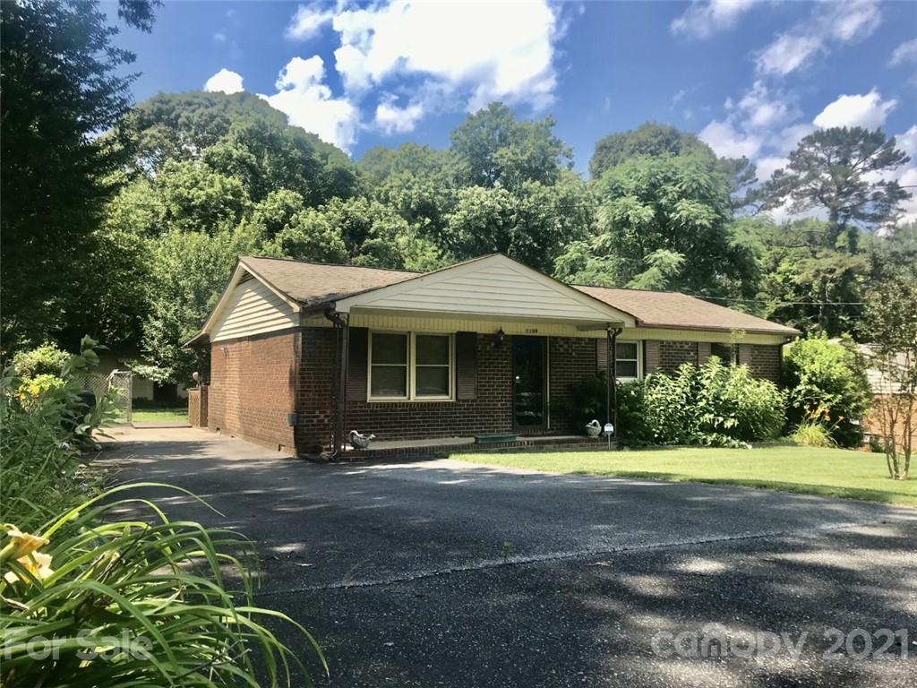 1109 Larkspur Lane