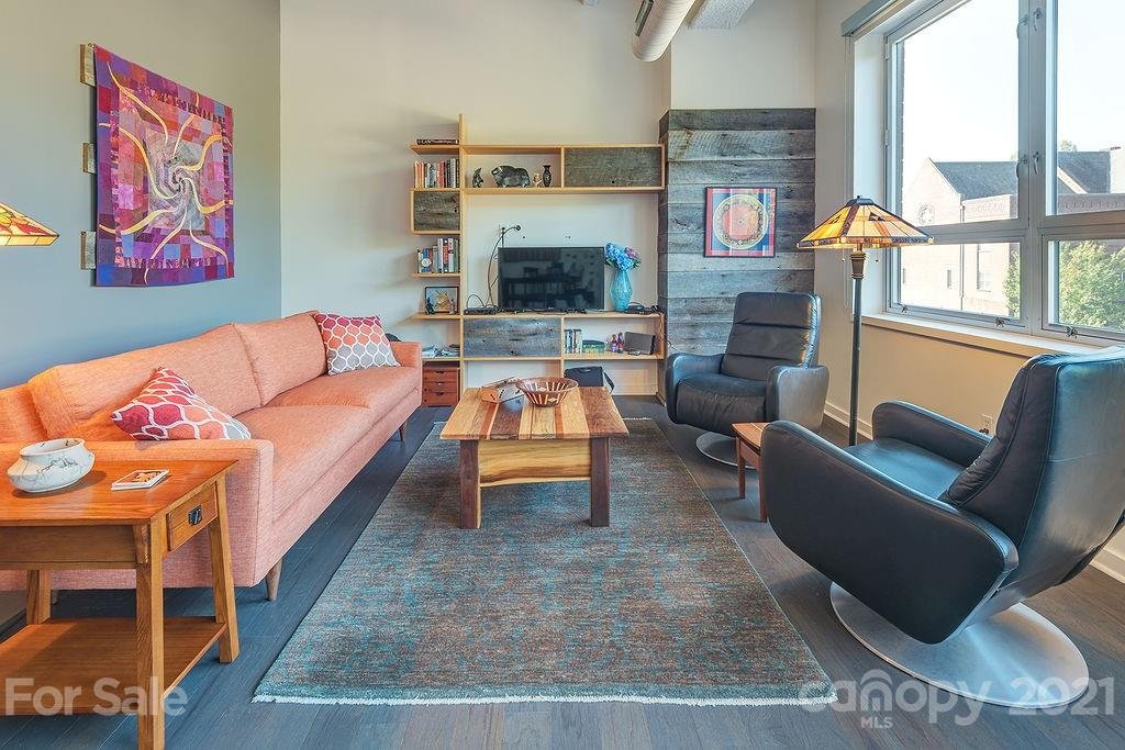 12 S Lexington Avenue 207