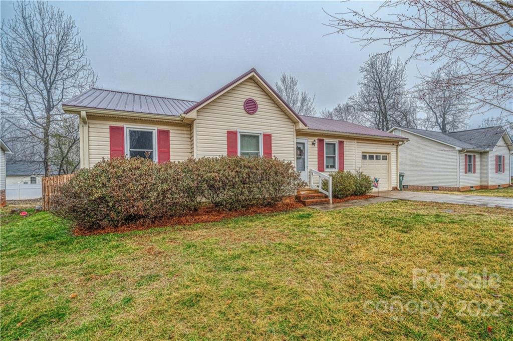 1013 Oakmont Court