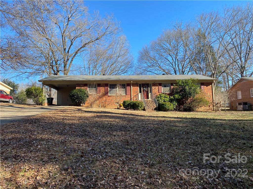 829 Lakeside Circle