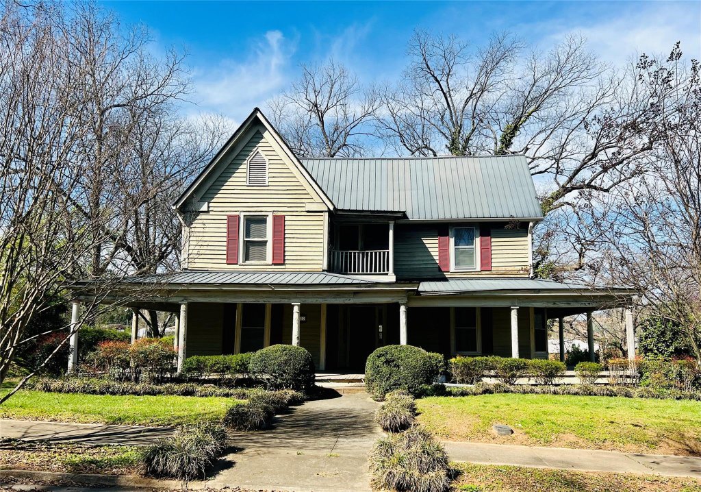 220 W Bell Street