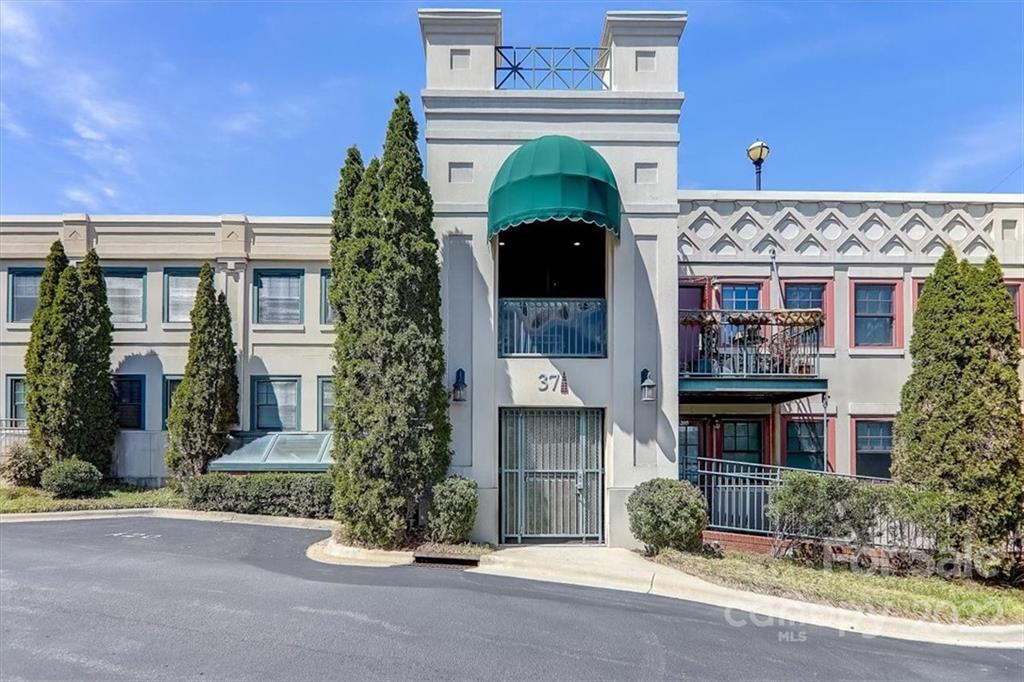 37 Hiawassee Street W201