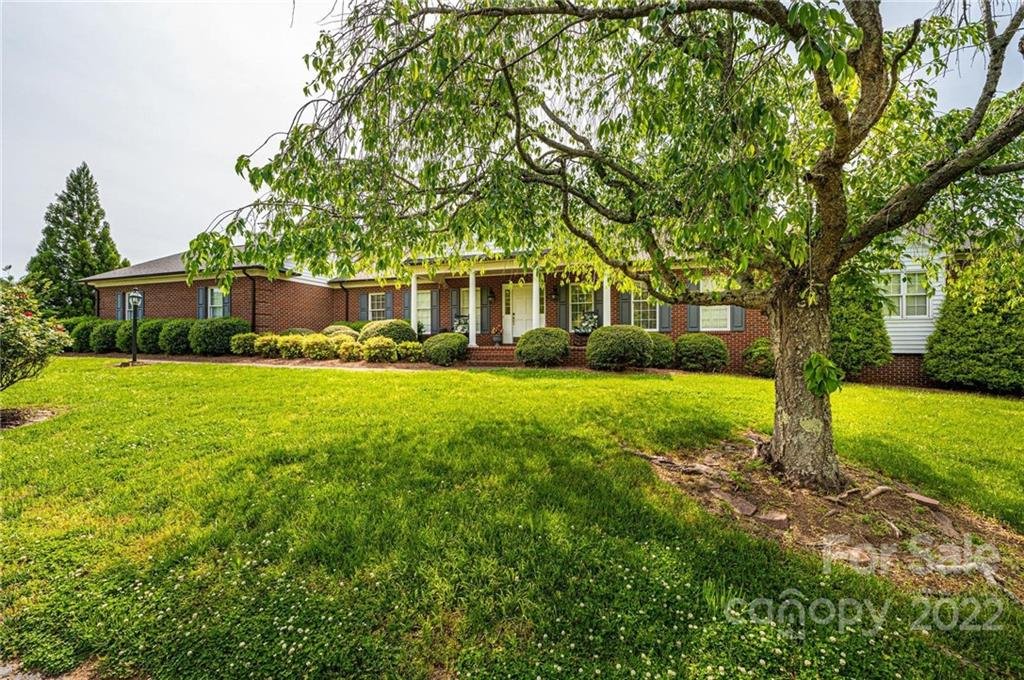 406 Woodridge Drive