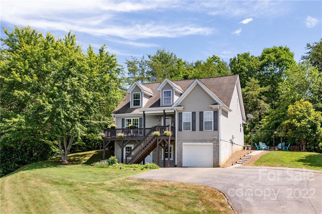326 Macneil Way