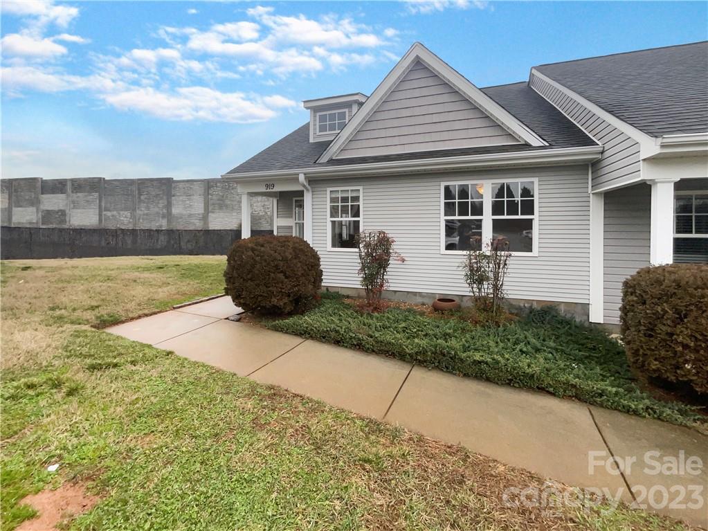 919 Barracuda Avenue