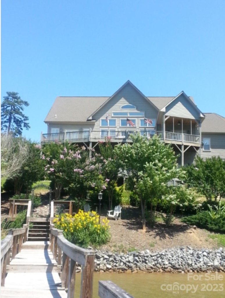 2225 Mallard Cove Drive