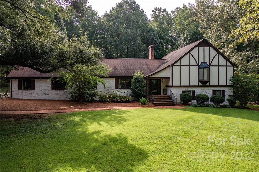 1303 Knolls Drive