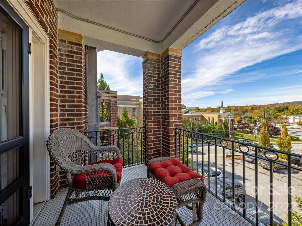 203 6th Avenue 3 A/B