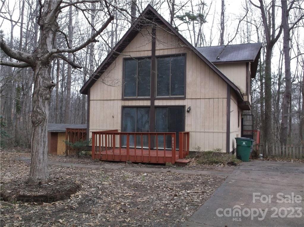 8827 Sweetwater Court