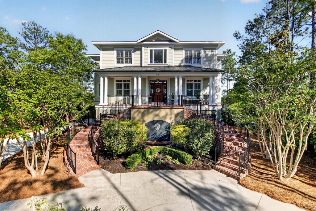 Beresford Hall, Charleston community