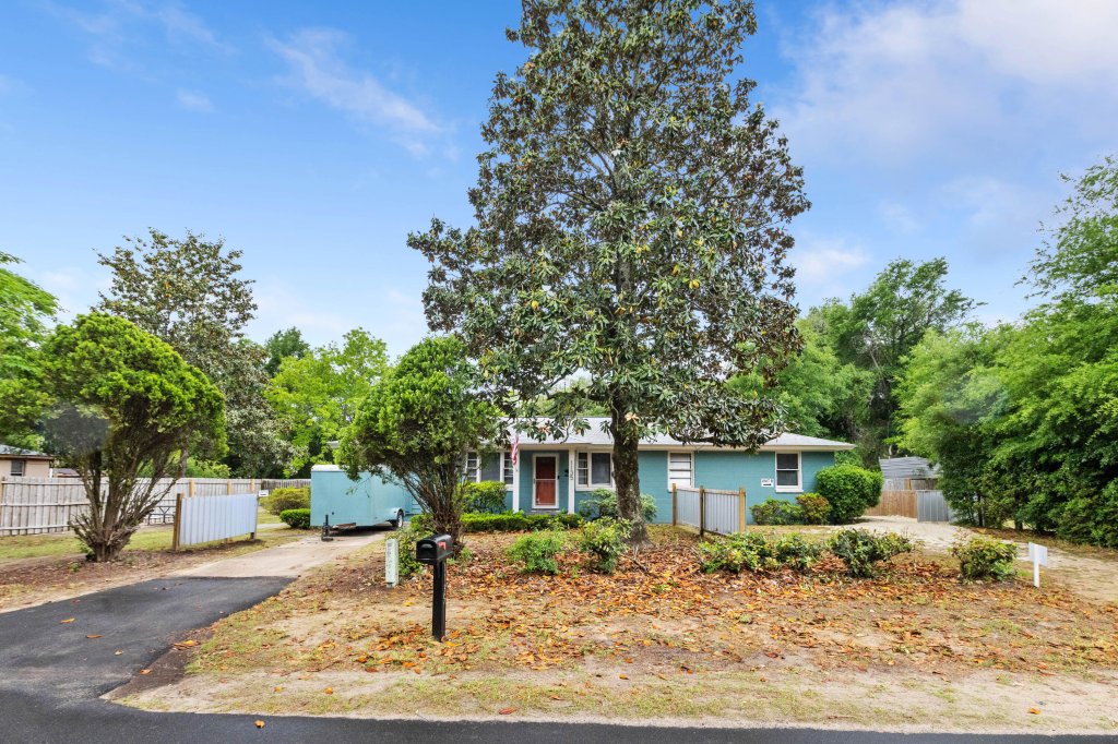 Royal, Charleston community