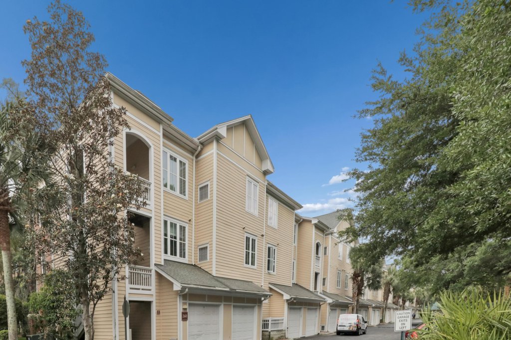 260 Seven Farms #202
