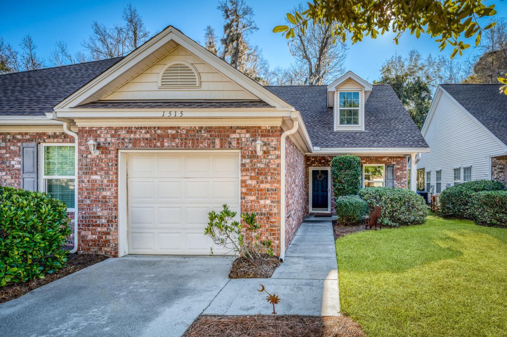 1515 Royal Colony Road