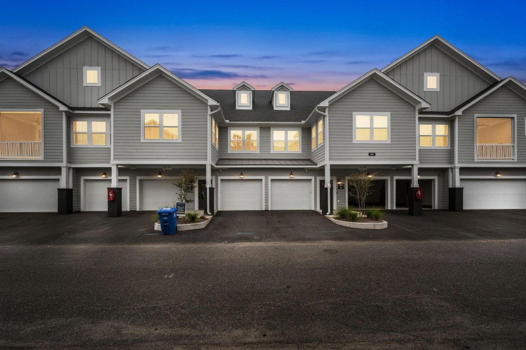 501 Raes Court 204