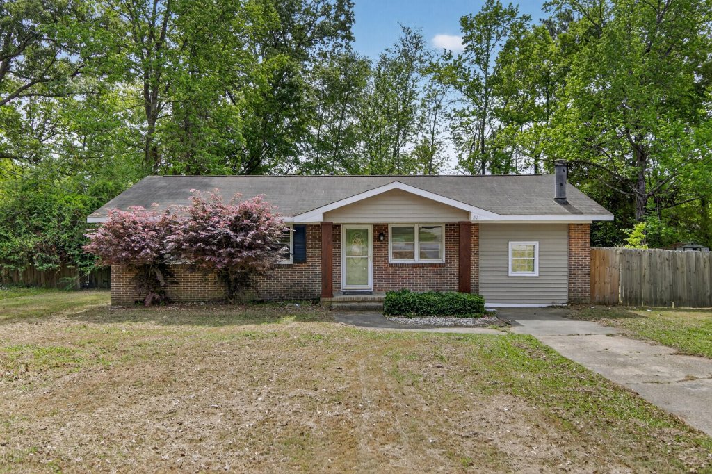 221 Forest Circle