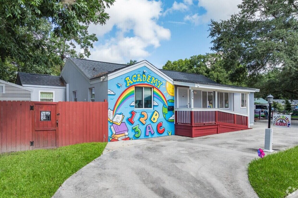 Magnolia, Charleston community