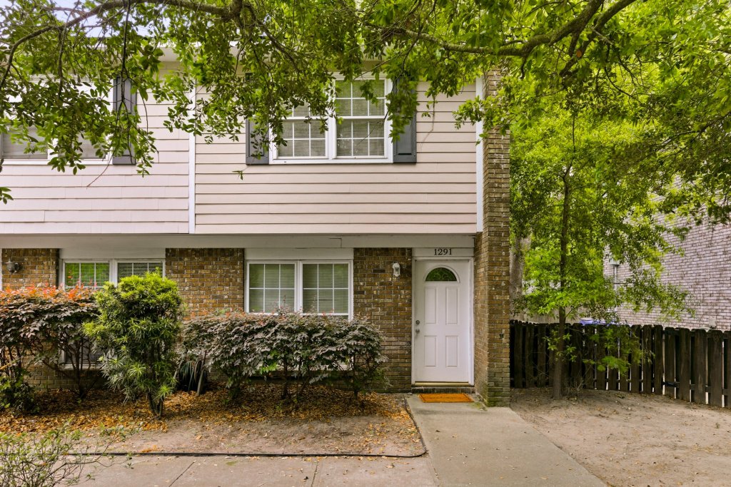Parish Place, Mount Pleasant community
