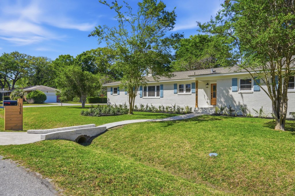 Charlestowne Est, Charleston community