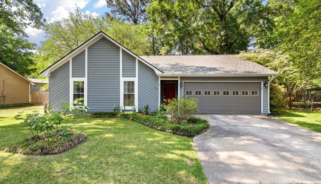 Forest Lakes, Charleston community