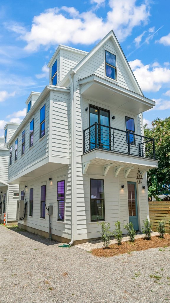 Grants Court, Charleston community