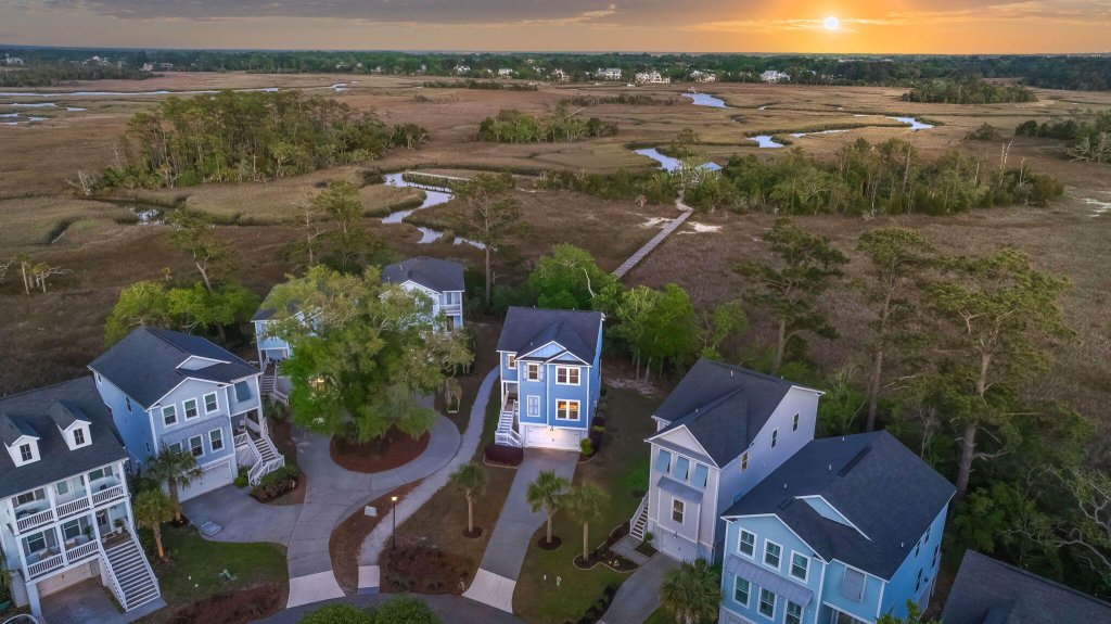 Governors Cay, Charleston community