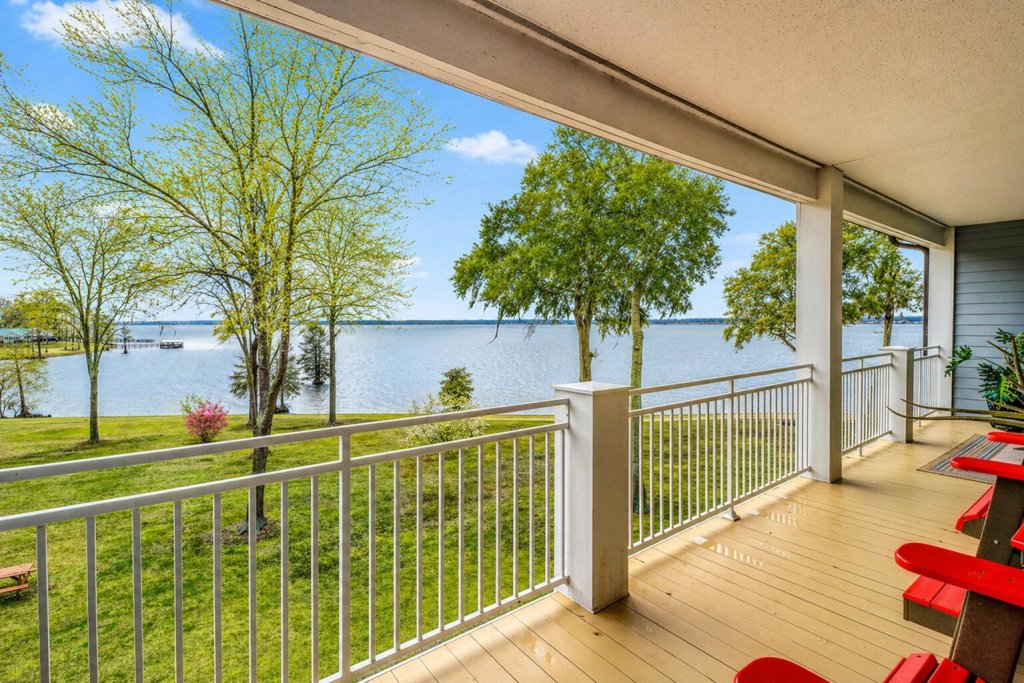 North Shore, Summerton community