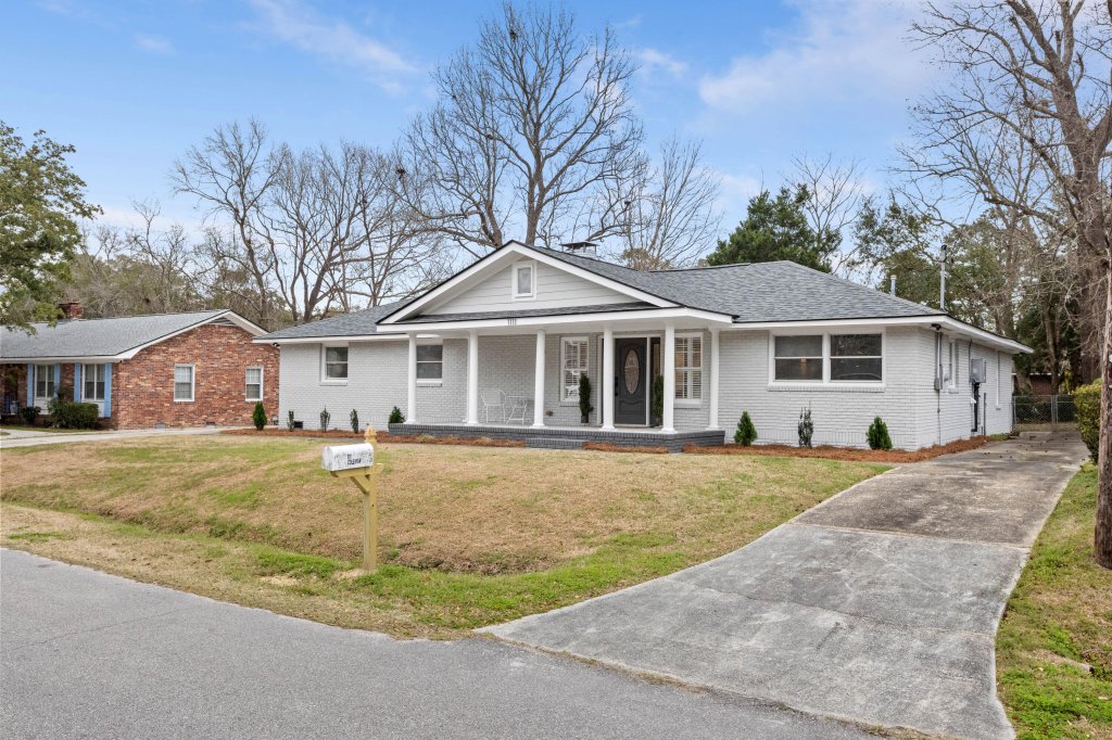 East Oak Forest, Charleston community