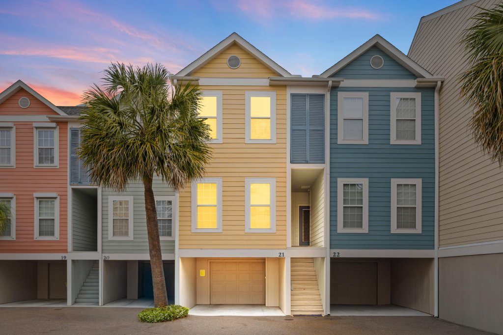 Turtle Bay, Folly Beach community