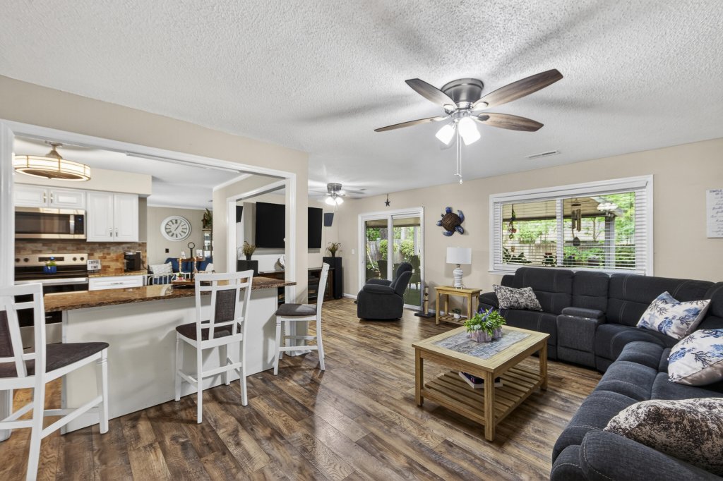 Queensborough, Charleston community