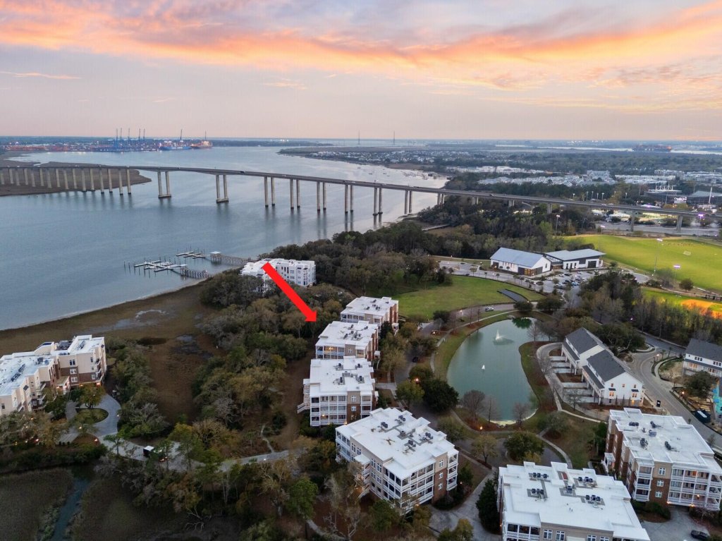 Oaks At Rivers Edge, Charleston community