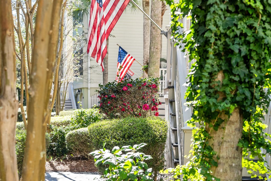 2433 Racquet Club Drive