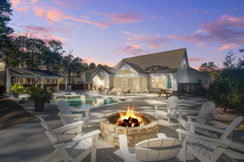 Bridges At Seven Lakes, Huger community